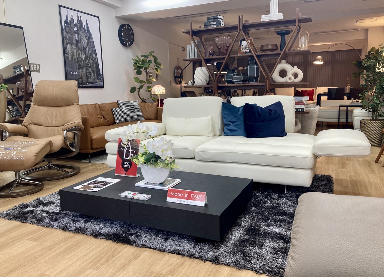 Leatherhome FURNITURE内装。