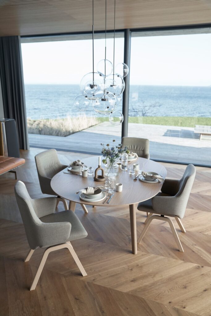 ボルドーラウンドテーブル